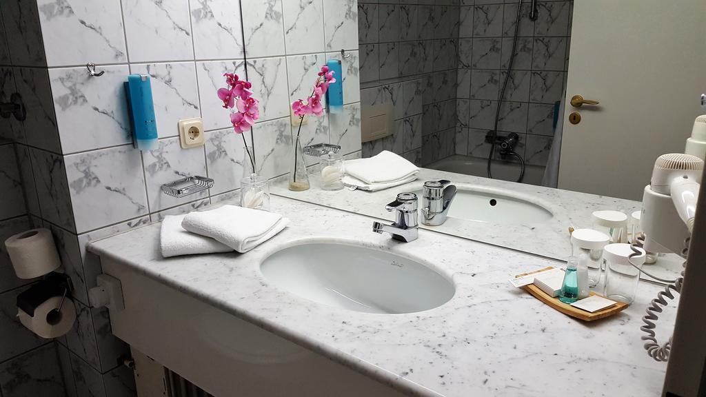 Hotel Novostar Гёттинген Экстерьер фото