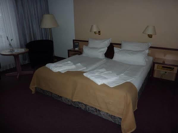 Hotel Novostar Гёттинген Экстерьер фото