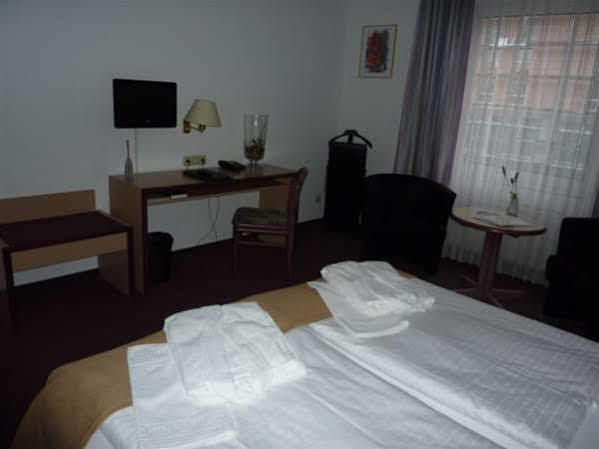 Hotel Novostar Гёттинген Экстерьер фото