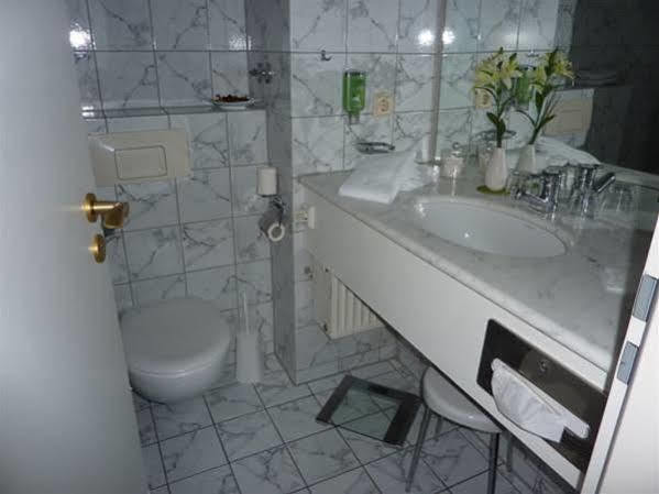 Hotel Novostar Гёттинген Экстерьер фото