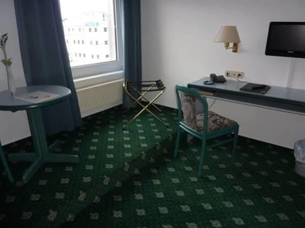 Hotel Novostar Гёттинген Экстерьер фото